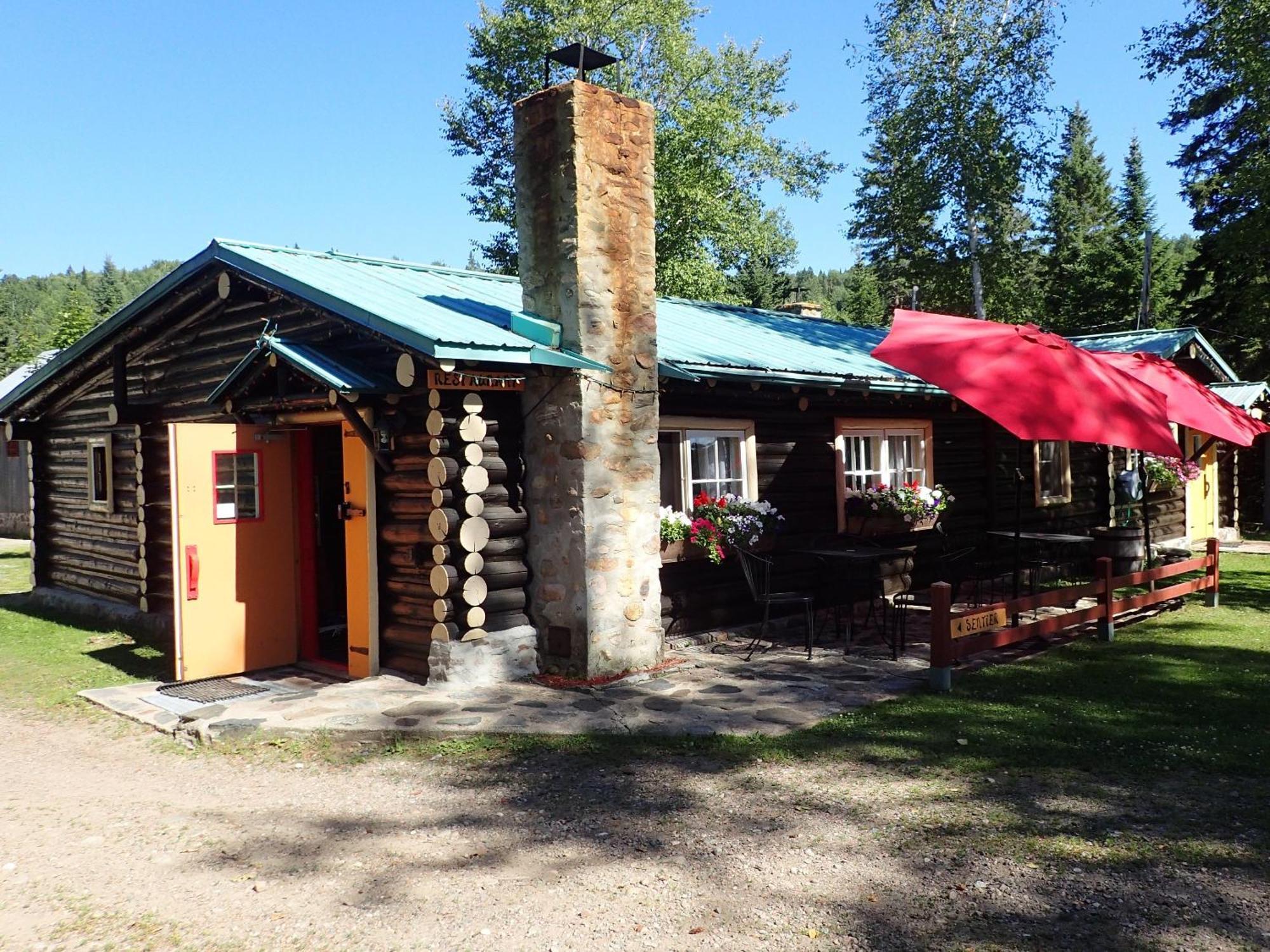 Domaine Le Bostonnais - Le Village En Bois Rond La Tuque Exterior photo