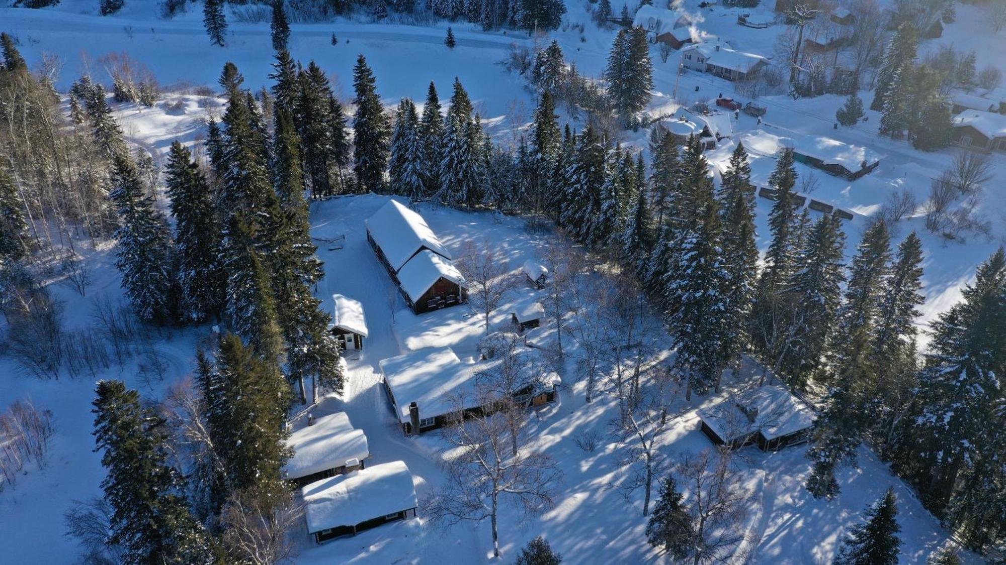 Domaine Le Bostonnais - Le Village En Bois Rond La Tuque Exterior photo